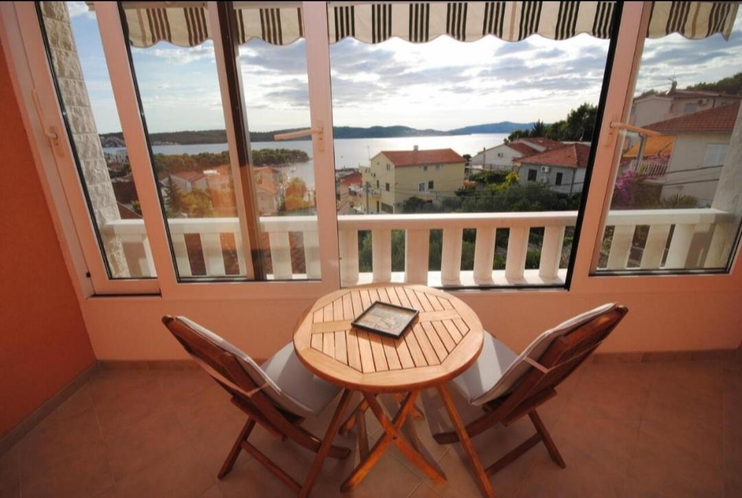 Seaview Luxury Apartment "Lucy" With Terrace & Vintage Summer Kitchen Трогір Екстер'єр фото